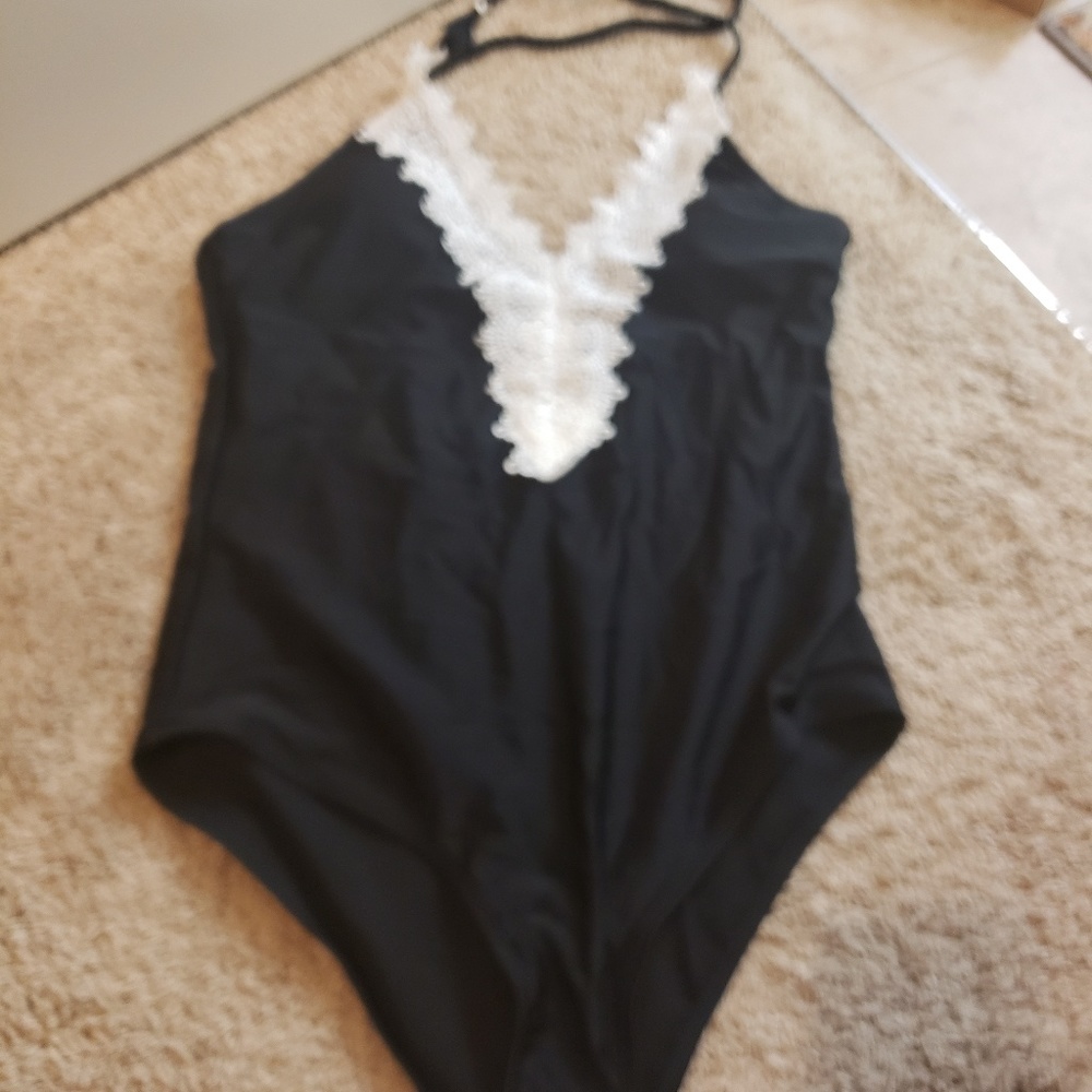 NWOT beautiful one piece swimsuit